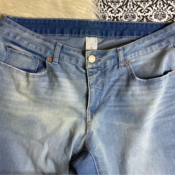 Time and Tru : size 16 : light wash double cuff denim jean bermuda summer shorts - Picture 5 of 8